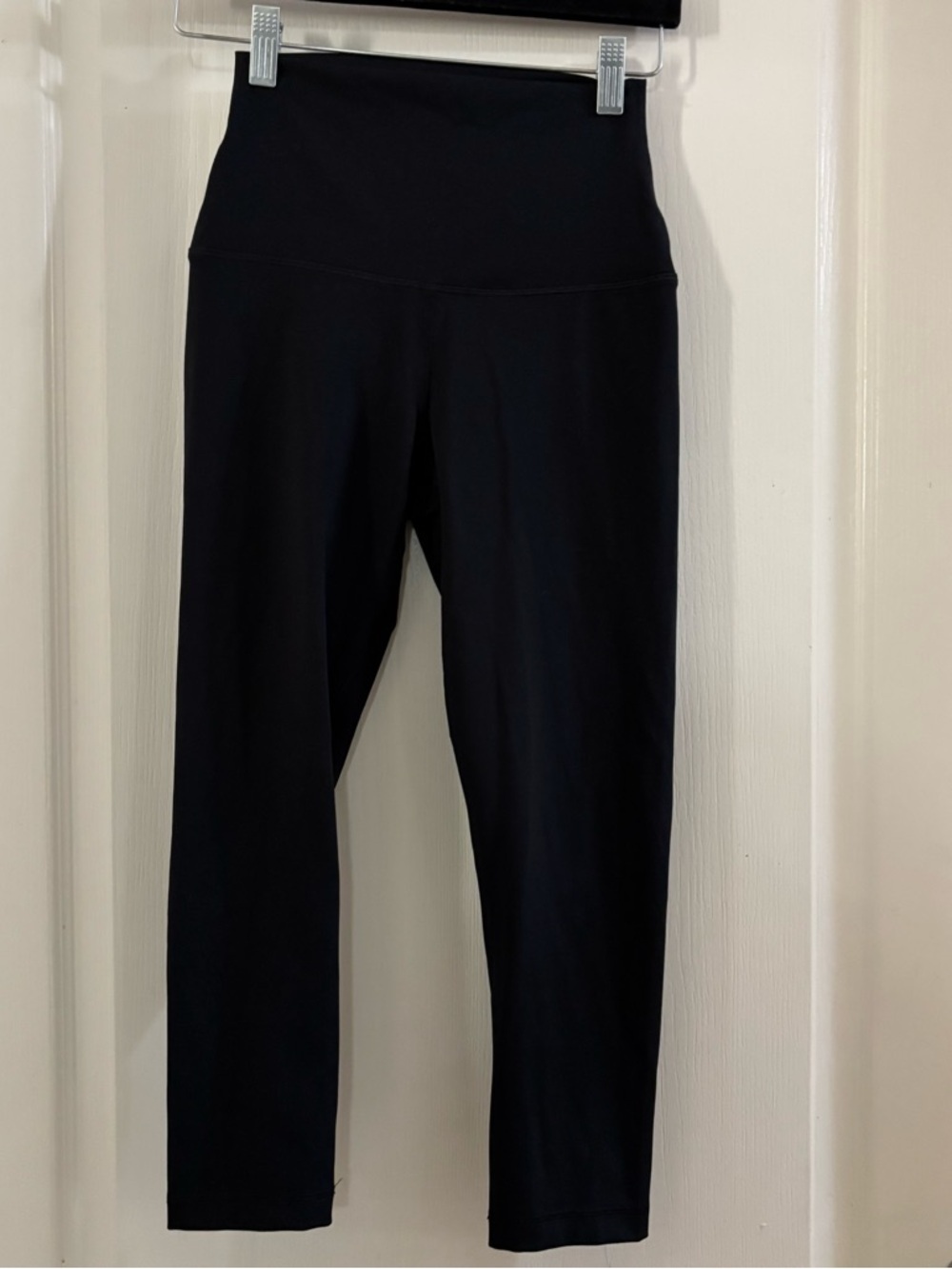 Yogalicious Black Cropped High-Waist Leggings